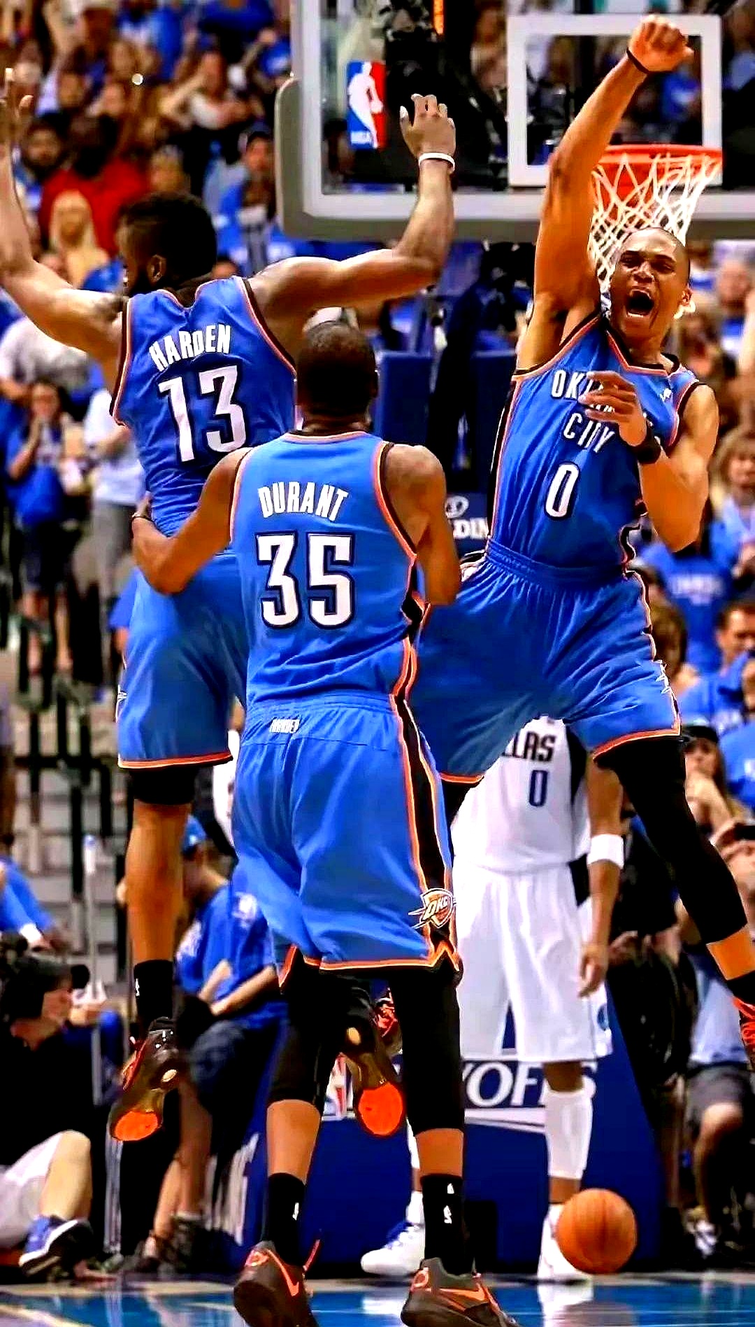 体育赛事-杜兰特连续三场比赛得分超过出色发挥，G2不断突破！观众掌声雷动的简单介绍