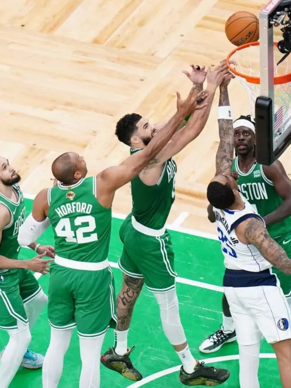 体育赛事-这也行？波士顿凯尔特人围绕NBA季后赛扳平良机Ming爆冷击败老鹰，皇家马德里复出首秀的简单介绍